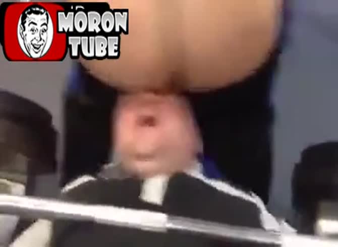 Video :He nibbles his pals' buttocks since he lost a wager